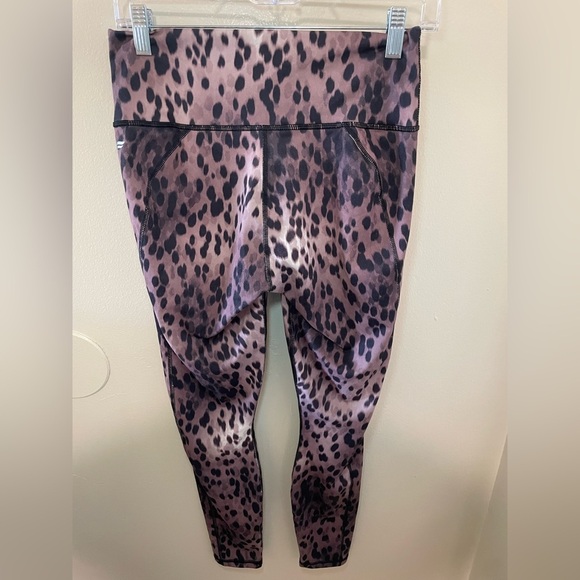 ✨Fabletics Leopard Print Leggings Size M #A1 - Picture 4 of 7